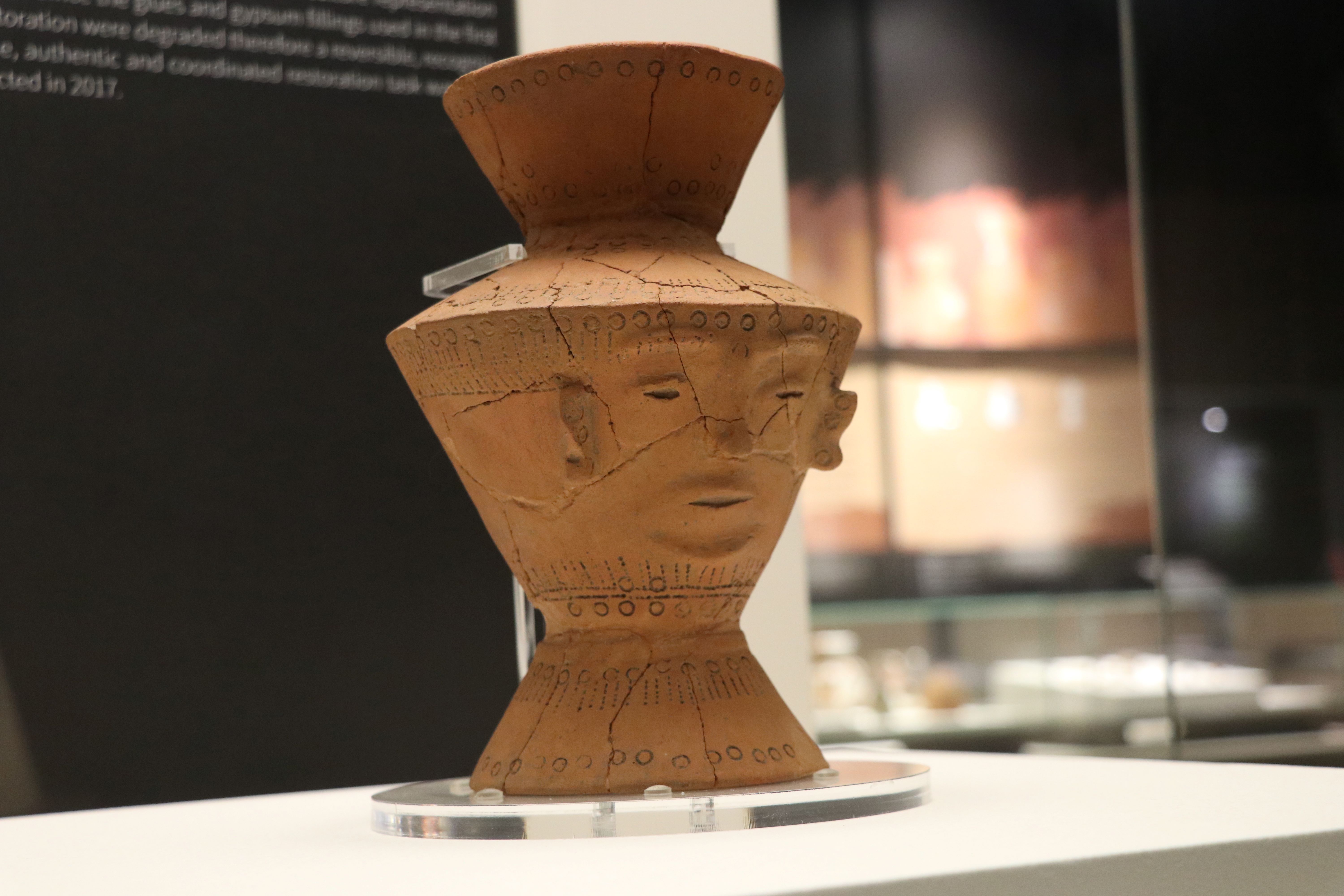 十三行人面陶罐為臺灣史前人形文化的代表性文物