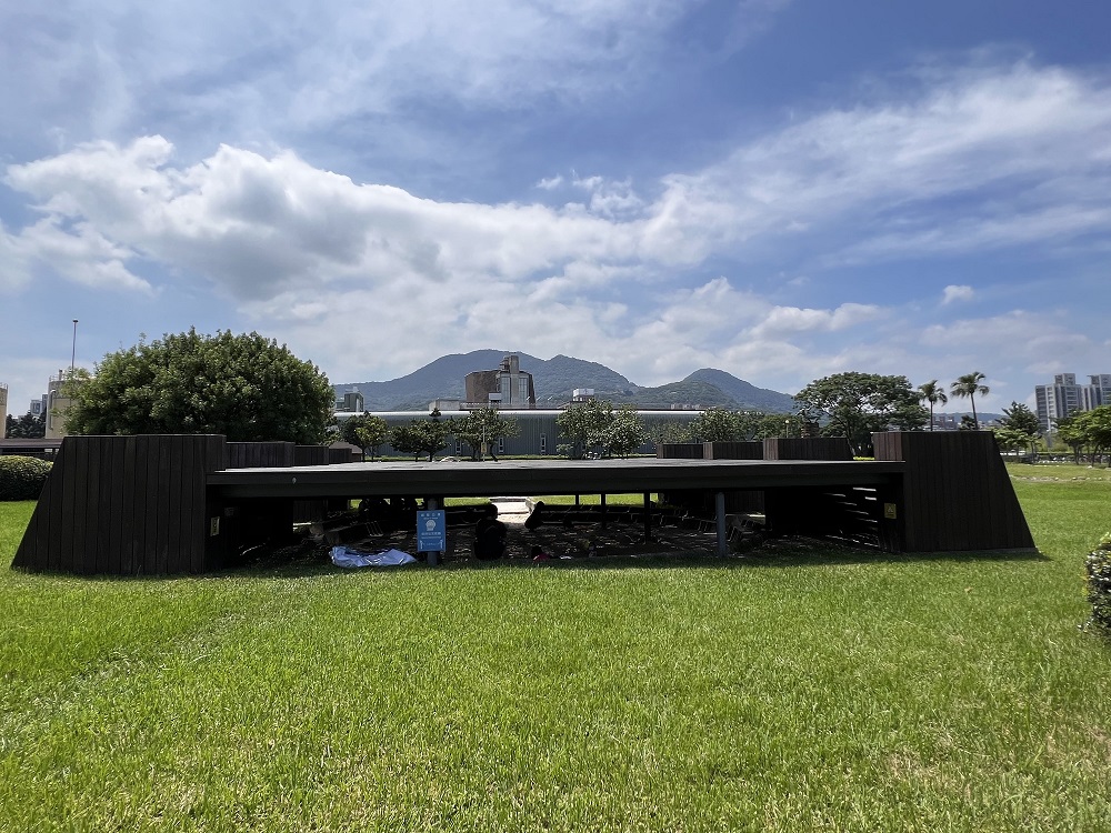 本館陽光廣場火舞舞台修繕封閉